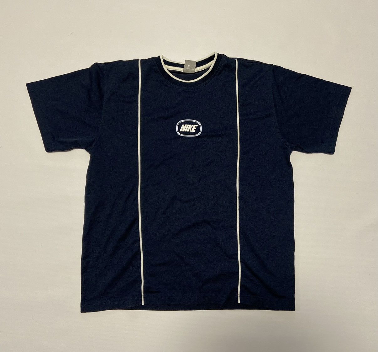 nike centre logo t shirt