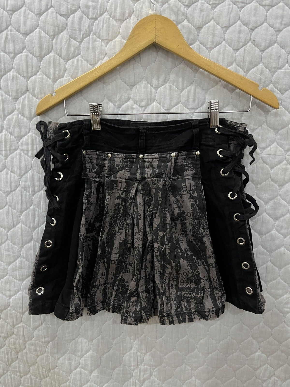 Beauty Beast (Qqqq). ALGON QUINS BONDAGE PUNK SKIRTS Size 29" - 4 Thumbnail