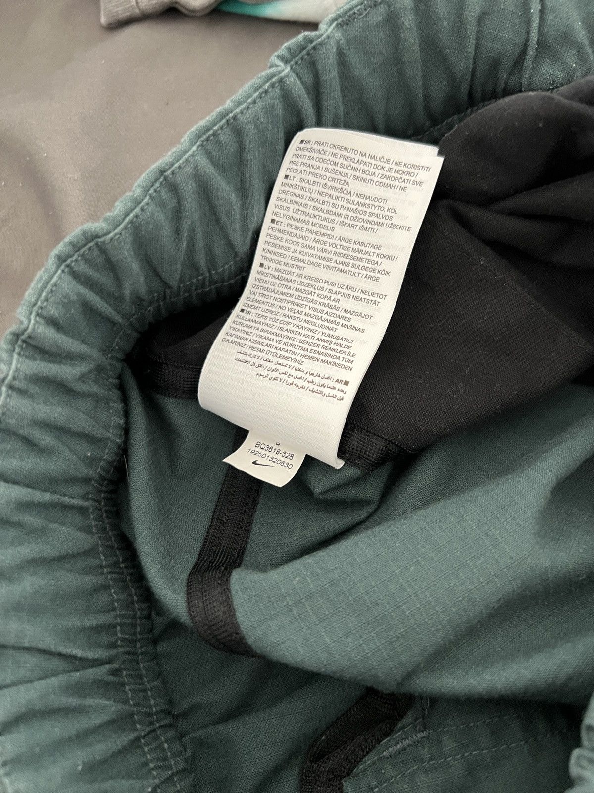 Nike 🔥🔥 Nike ACG Cargo Shorts Size US 30 / EU 46 - 10 Thumbnail
