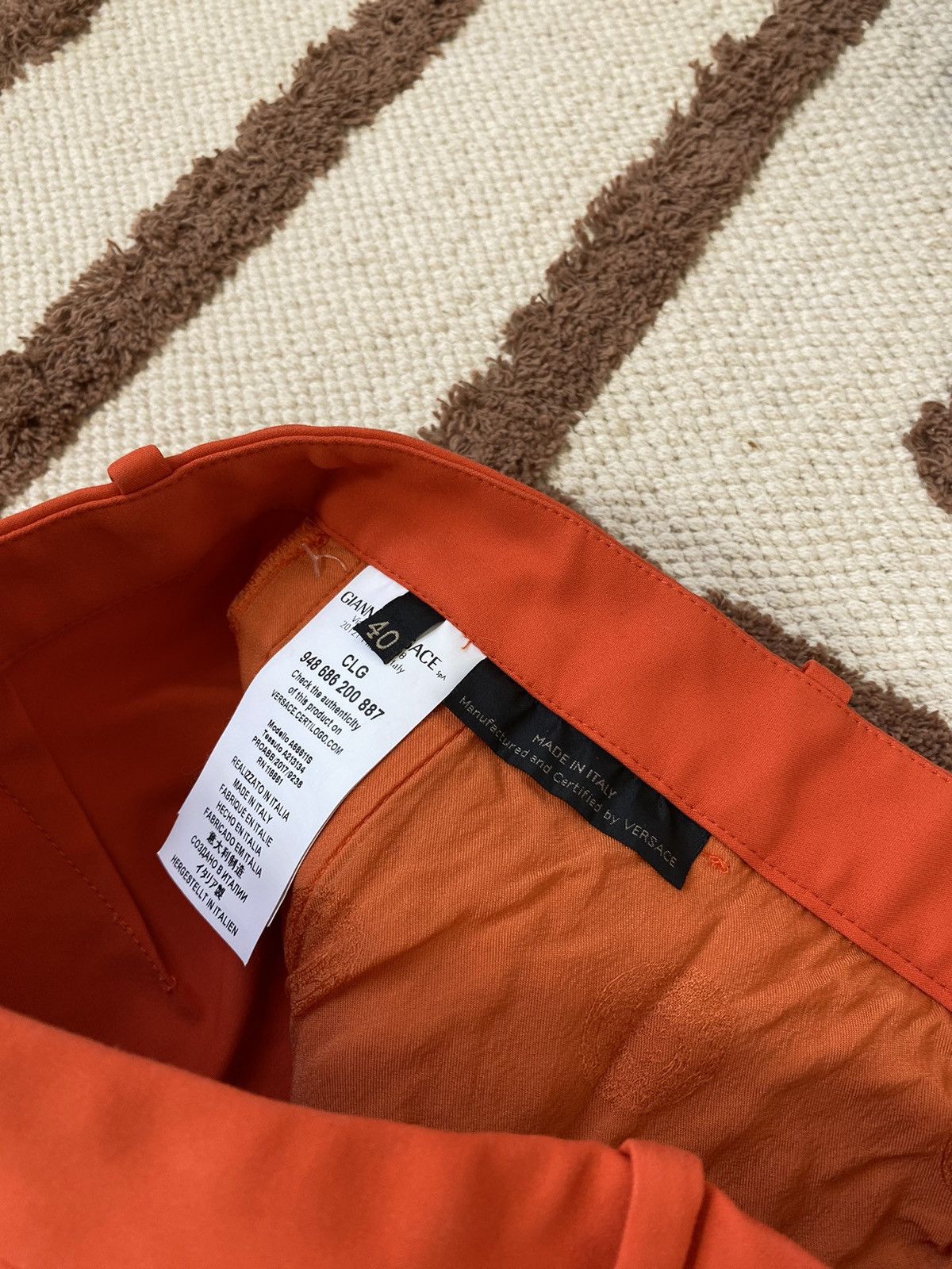 Versace VERSACE ORANGE NYLON SHORTS Size 27" / US 4 / IT 40 - 4 Thumbnail