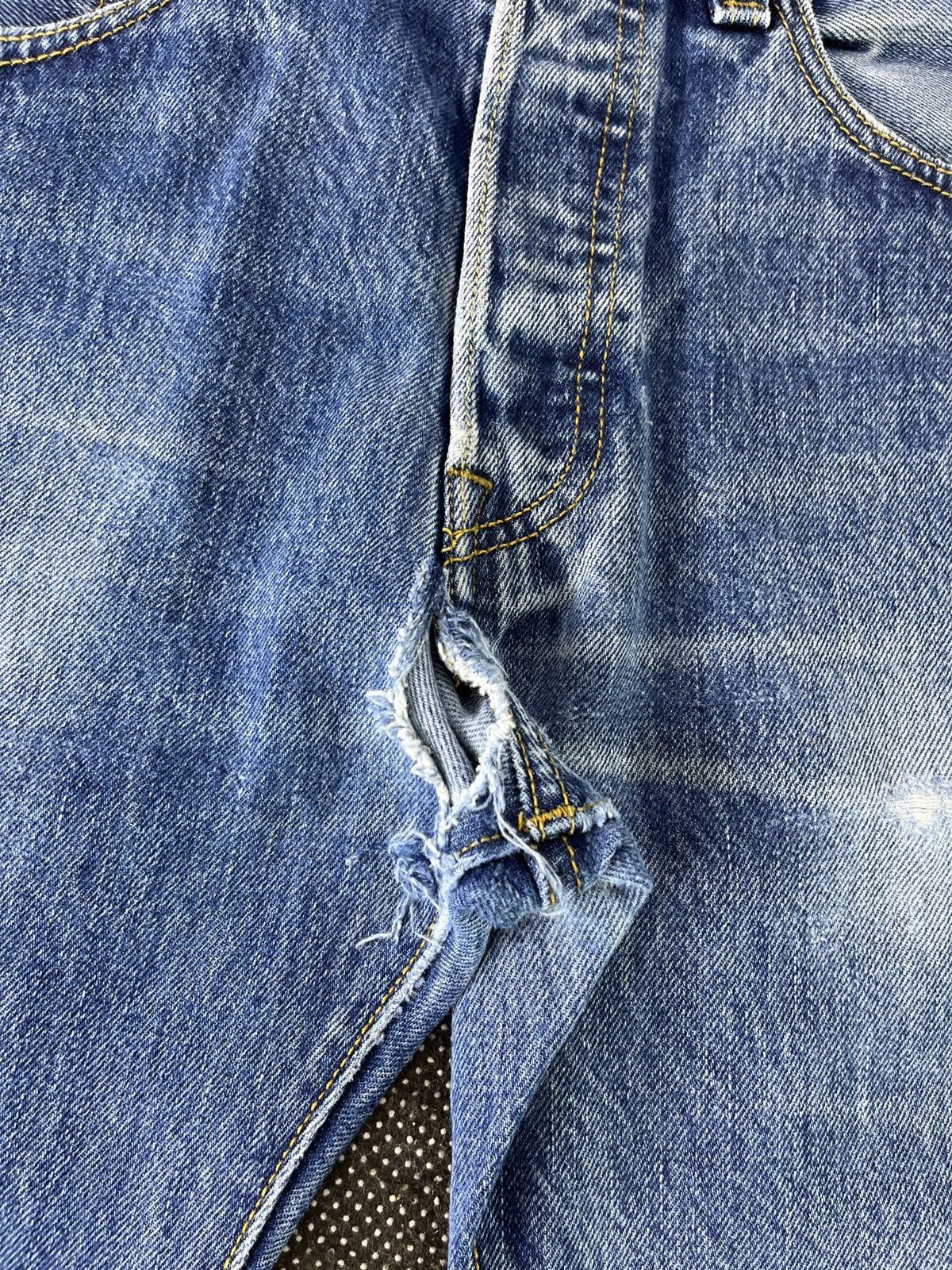 Levi's × Vintage Vintage Levi's 501 Ripped Blue Washed Jeans 32 x 32 - J290 Size US 32 / EU 48 - 10 Thumbnail