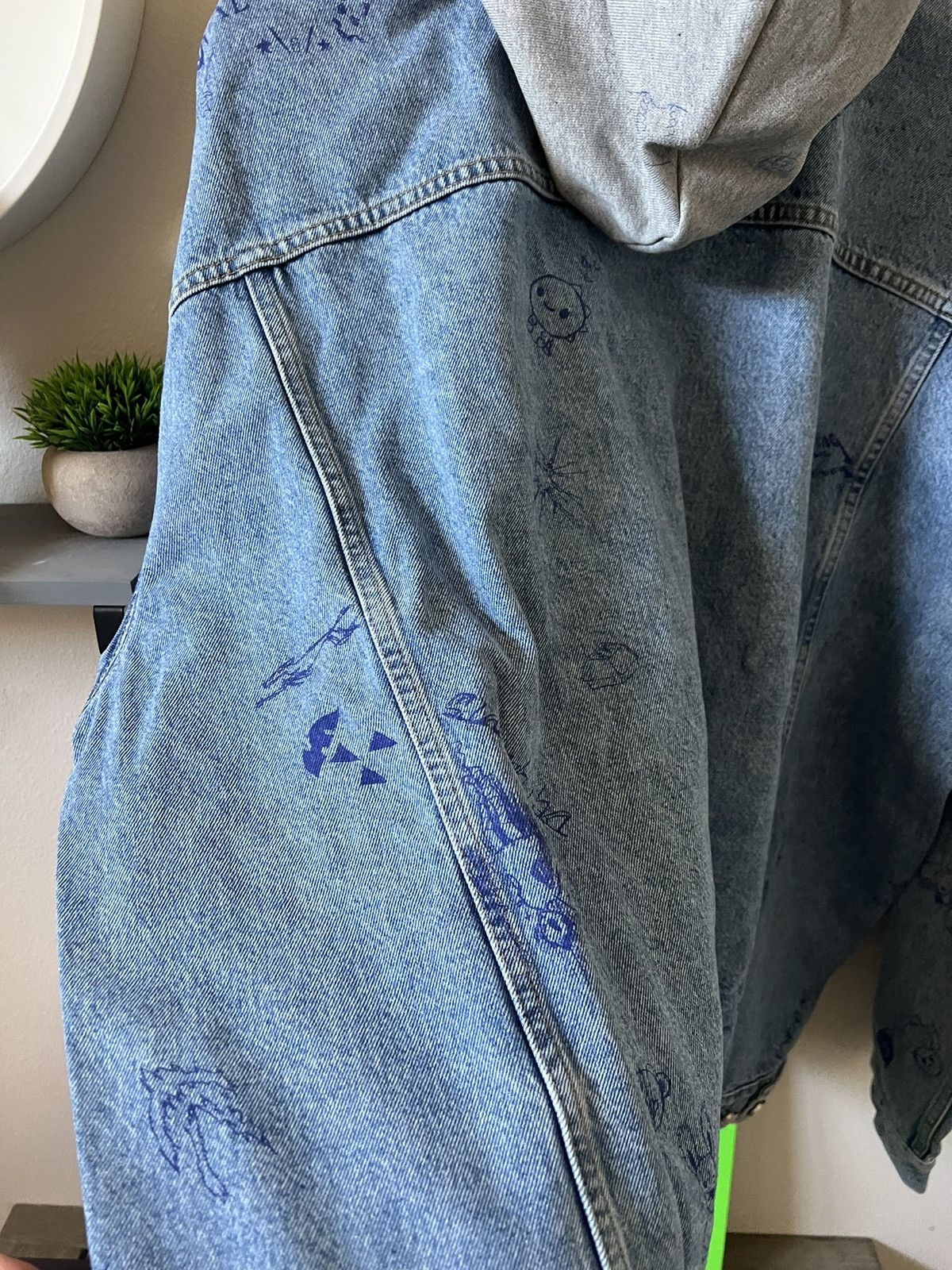 Vetements Vetements Scribbled Denim Jacket Hoodie Size US L / EU 52-54 / 3 - 18 Thumbnail