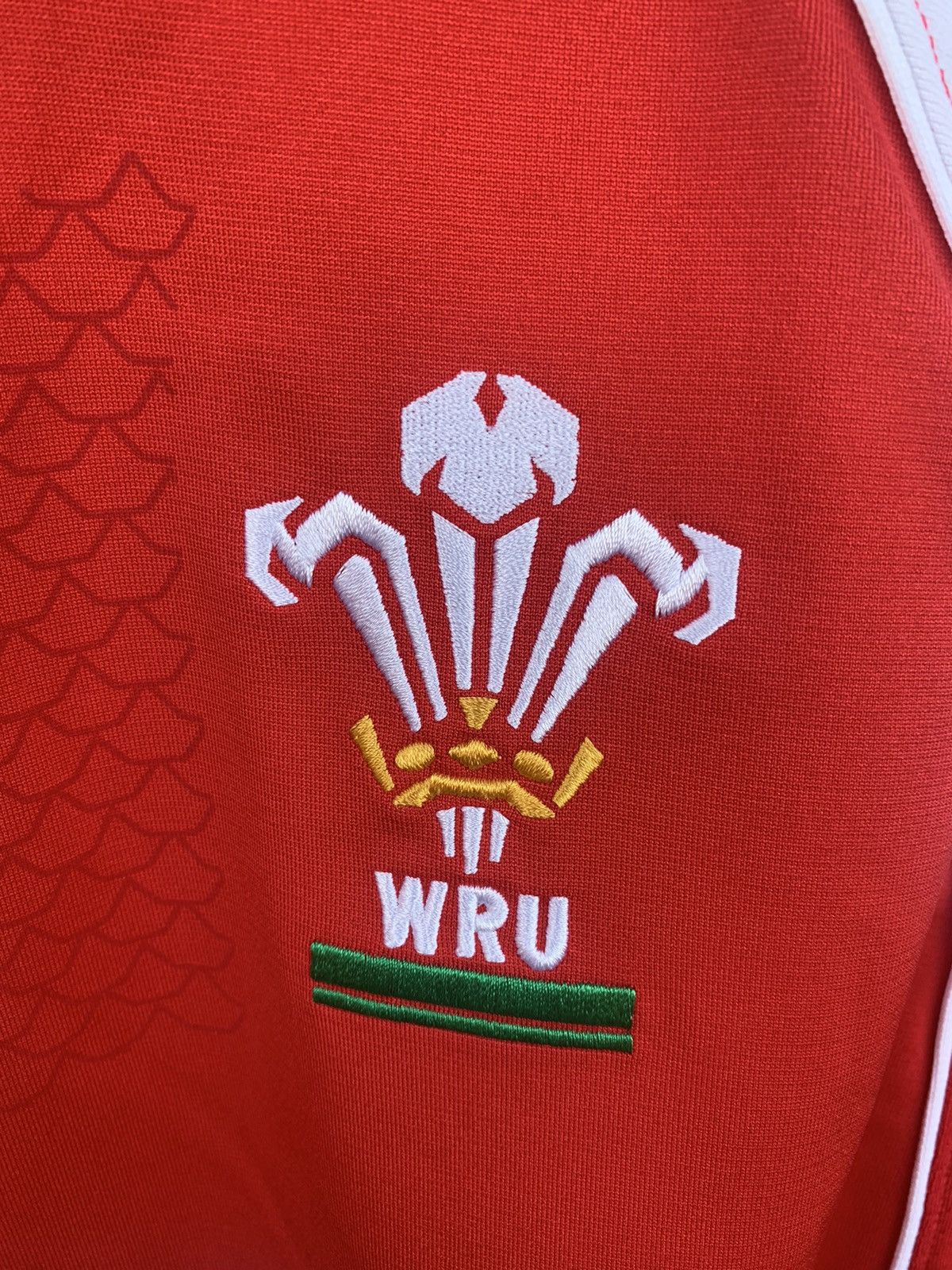 Other Under Armour Welsh Regby Union Soccer Jersey Size US L / EU 52-54 / 3 - 9 Thumbnail