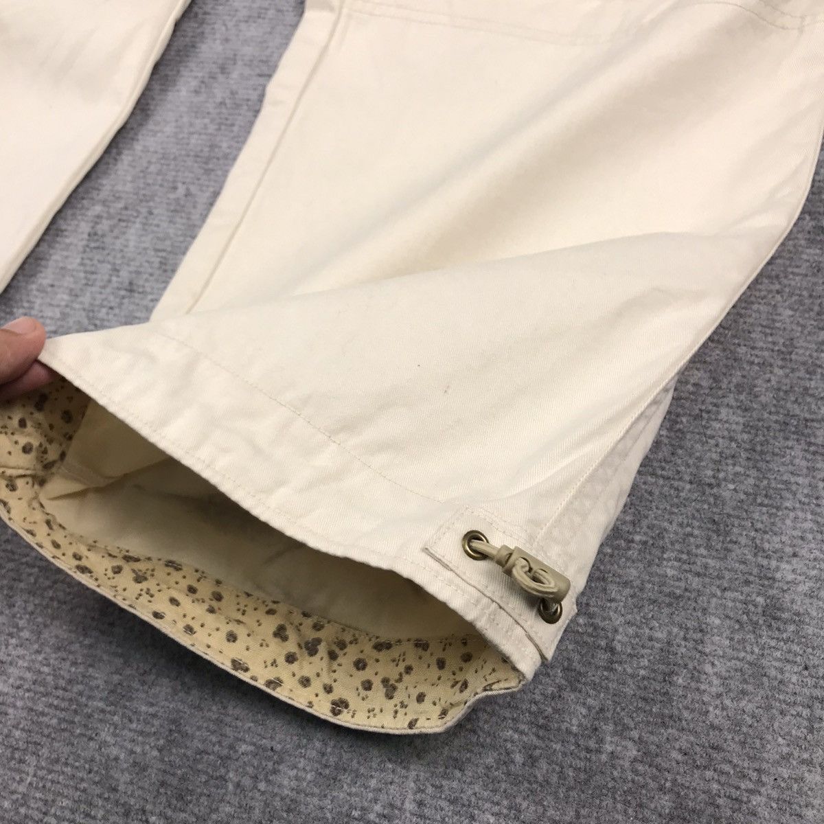 Japanese Brand BAGGY CARGO SUNNY CLOUDS CARGO CREAM PANTS Size US 28 / EU 44 - 4 Thumbnail