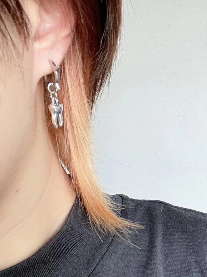 Jewelry Tooth Stud Earrings Size ONE SIZE - 1 Thumbnail