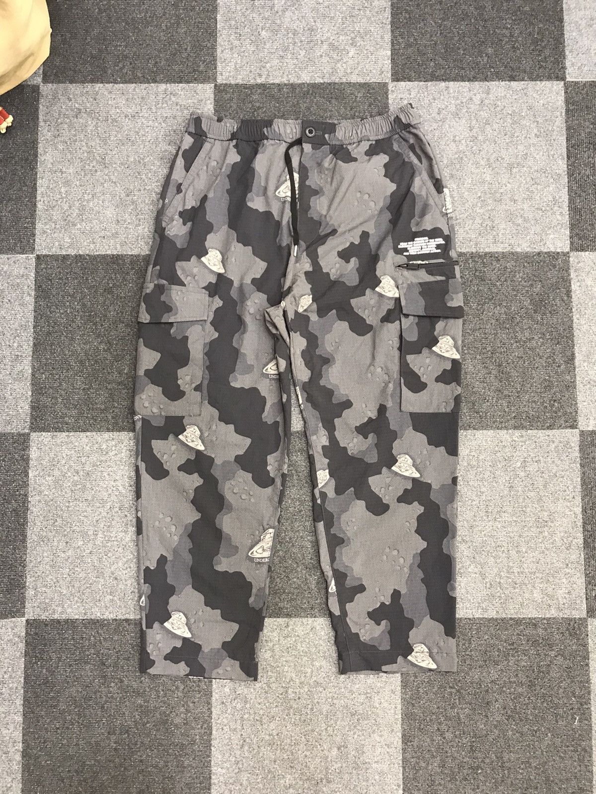 GU GU x UNDERCOVER Jun Takahashi Balloon Camo Pant Size US 32 / EU 48 - 1 Thumbnail