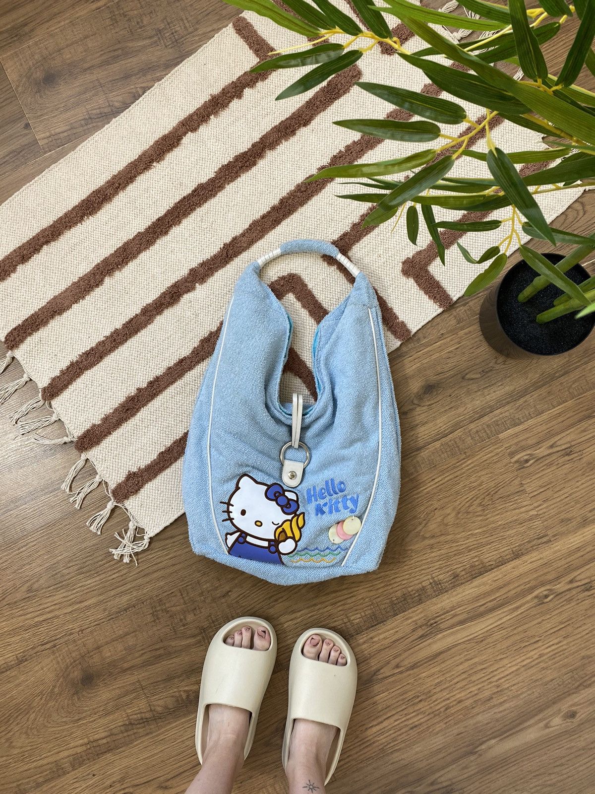 Cartoon Network HELLO KITTY BLUE VELOR SHOULDER BAG Size ONE SIZE - 1 Thumbnail