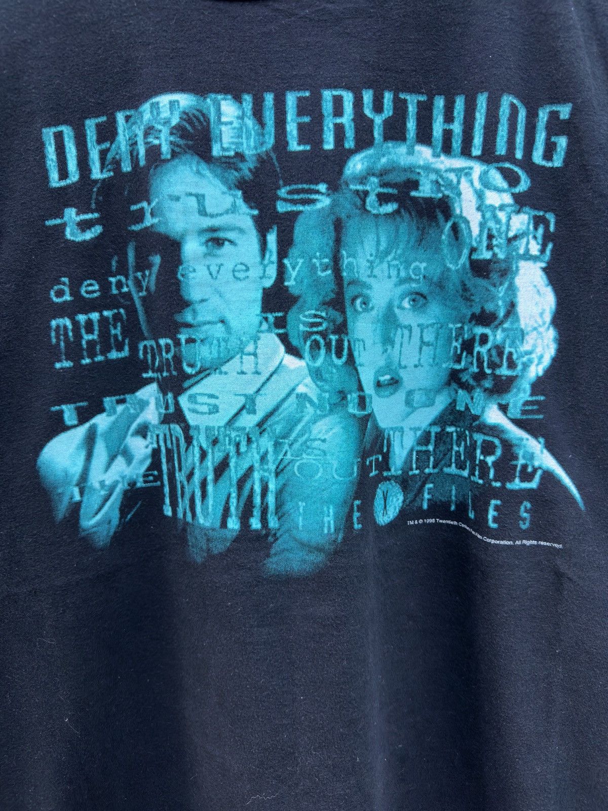 Vintage Vintage The X Files ©️1995 Century Fox Tshirt A43 Size US L / EU 52-54 / 3 - 2 Thumbnail