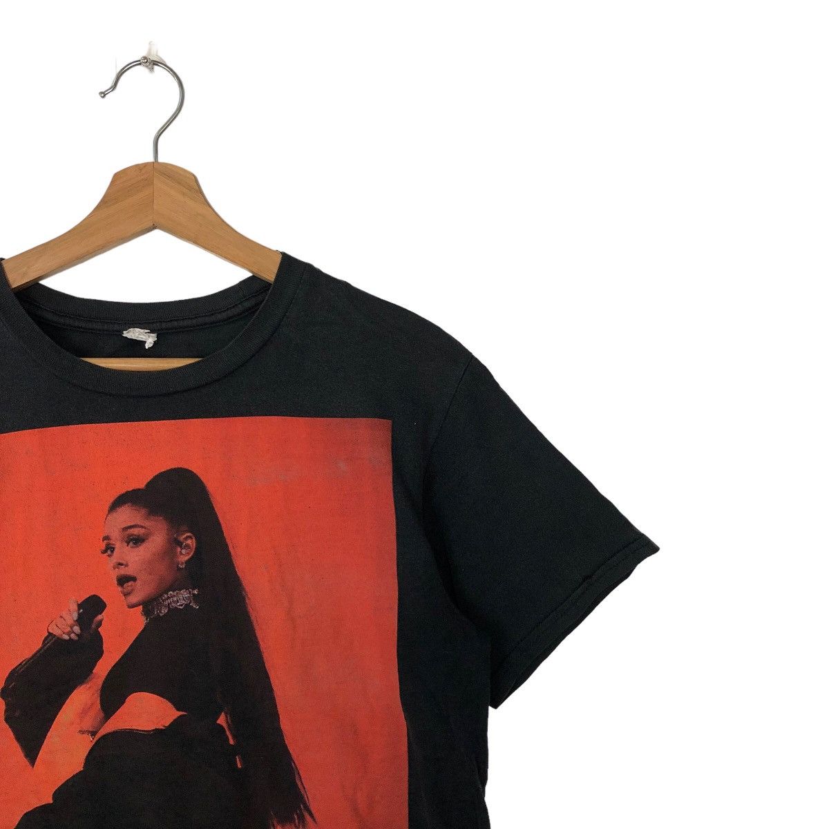 Band Tees VINTAGE ARIANA GRANDE DANGEROUS WORLD WOMAN TOUR BIG LOGO Size US M / EU 48-50 / 2 - 5 Thumbnail