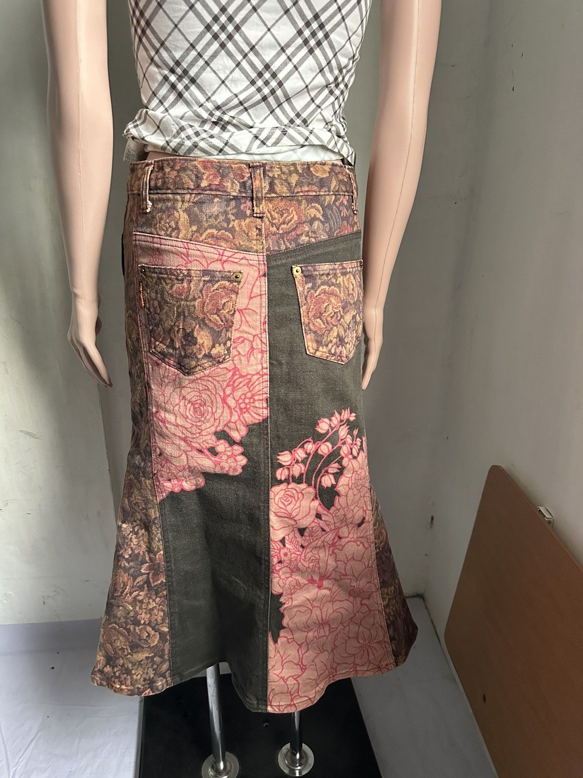 Japanese Brand Onetmonet Japanese Floral Skirt Size 28" / US 6 / IT 42 - 4 Thumbnail