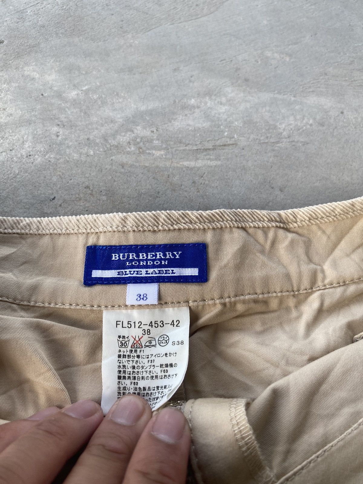 Burberry BURBERRY MINI SEXY SKIRT Size 28" / US 6 / IT 42 - 3 Thumbnail