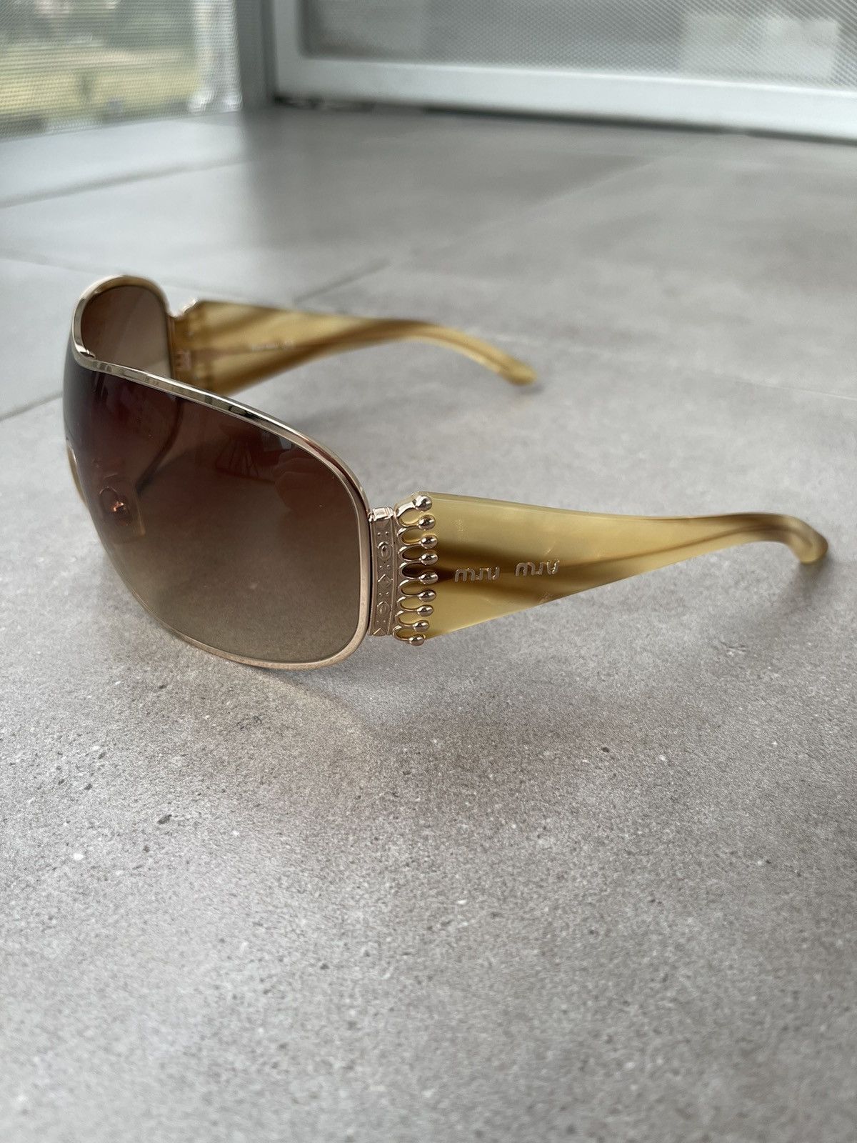 Miu Miu !DS! Miu Miu SMU56G 5AK-3W1 Gold Marble Shield Sunglasses Size ONE SIZE - 1 Thumbnail