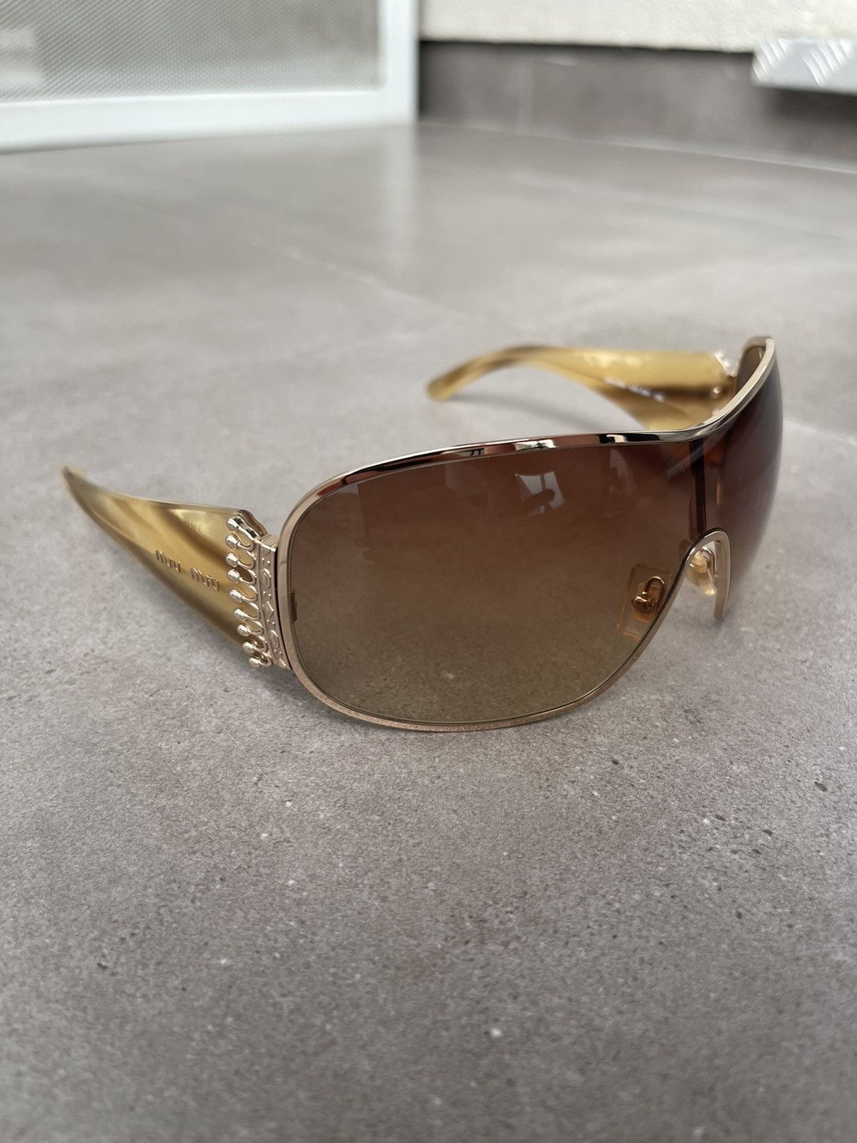 Miu Miu !DS! Miu Miu SMU56G 5AK-3W1 Gold Marble Shield Sunglasses Size ONE SIZE - 5 Thumbnail