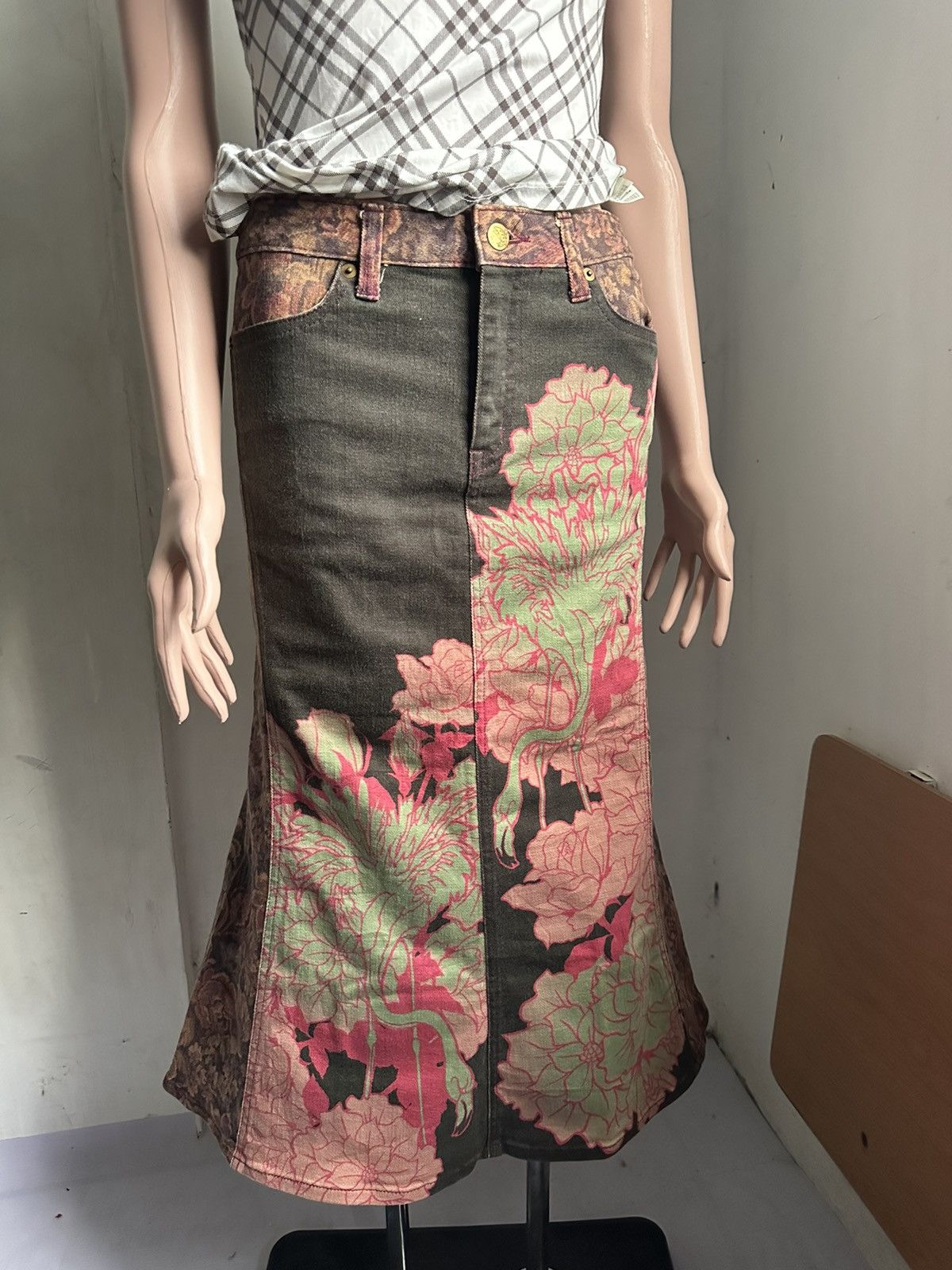 Japanese Brand Onetmonet Japanese Floral Skirt Size 28" / US 6 / IT 42 - 1 Thumbnail