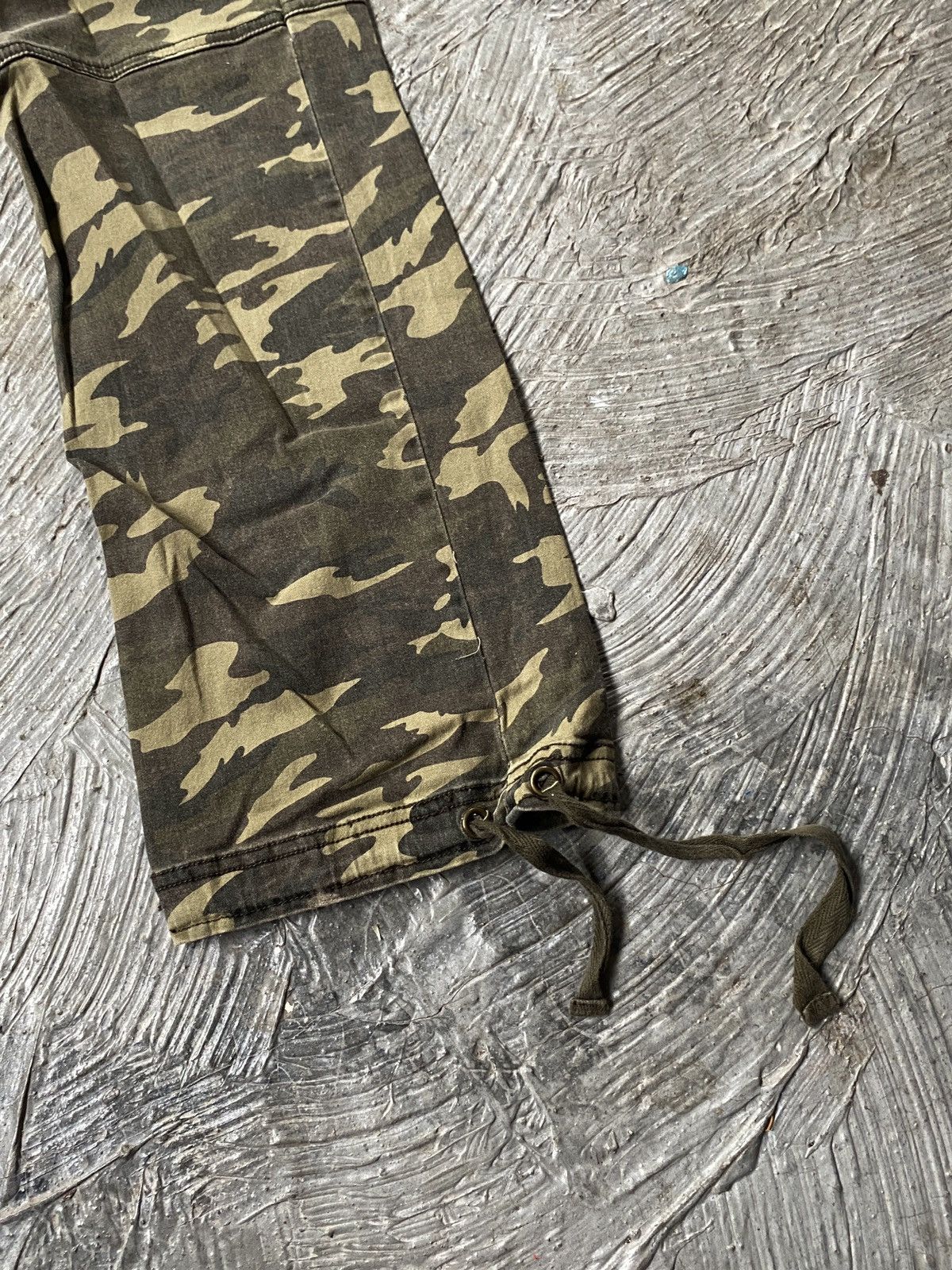 Vintage ❗️SALE❗️Vintage Upper Freak Cargo Tactical Camo Bondage Pant Size 28" / US 6 / IT 42 - 9 Thumbnail
