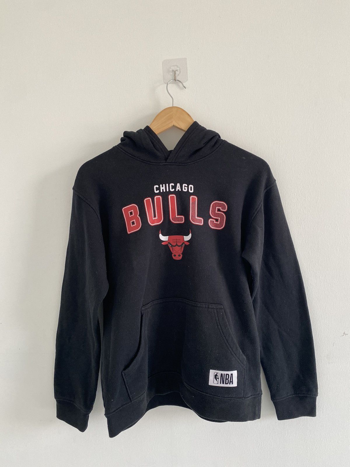 RARE!! Vintage 90s Chicago Bulls outlet Embroidery Big Logo Black Hoodie / Vintage Basketball Sweatshirt