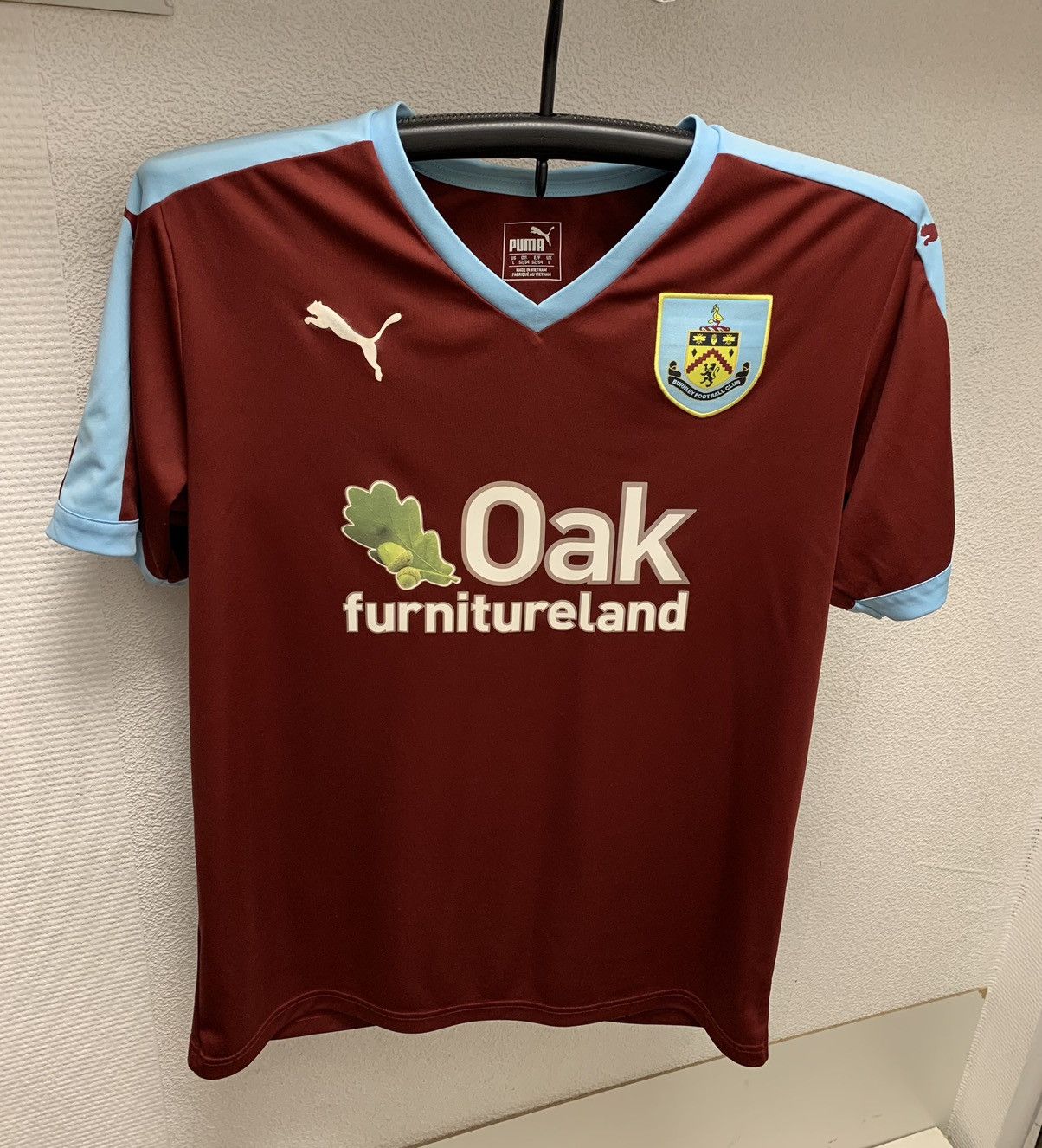 Puma Burnley football club Puma soccer jersey L furnitureland Size US L / EU 52-54 / 3 - 1 Thumbnail