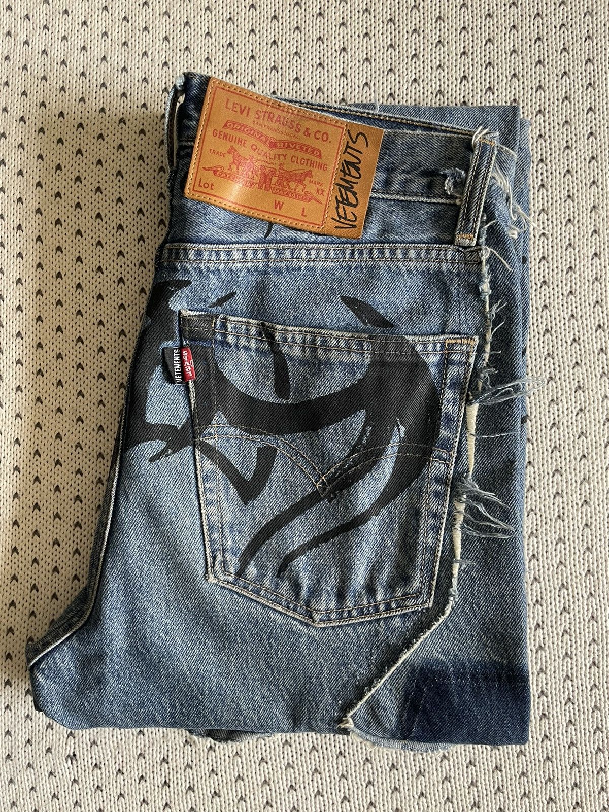 Levi's × Vetements Vetements x Levi’s Tribal Denim Pants Size US 29 - 13 Thumbnail