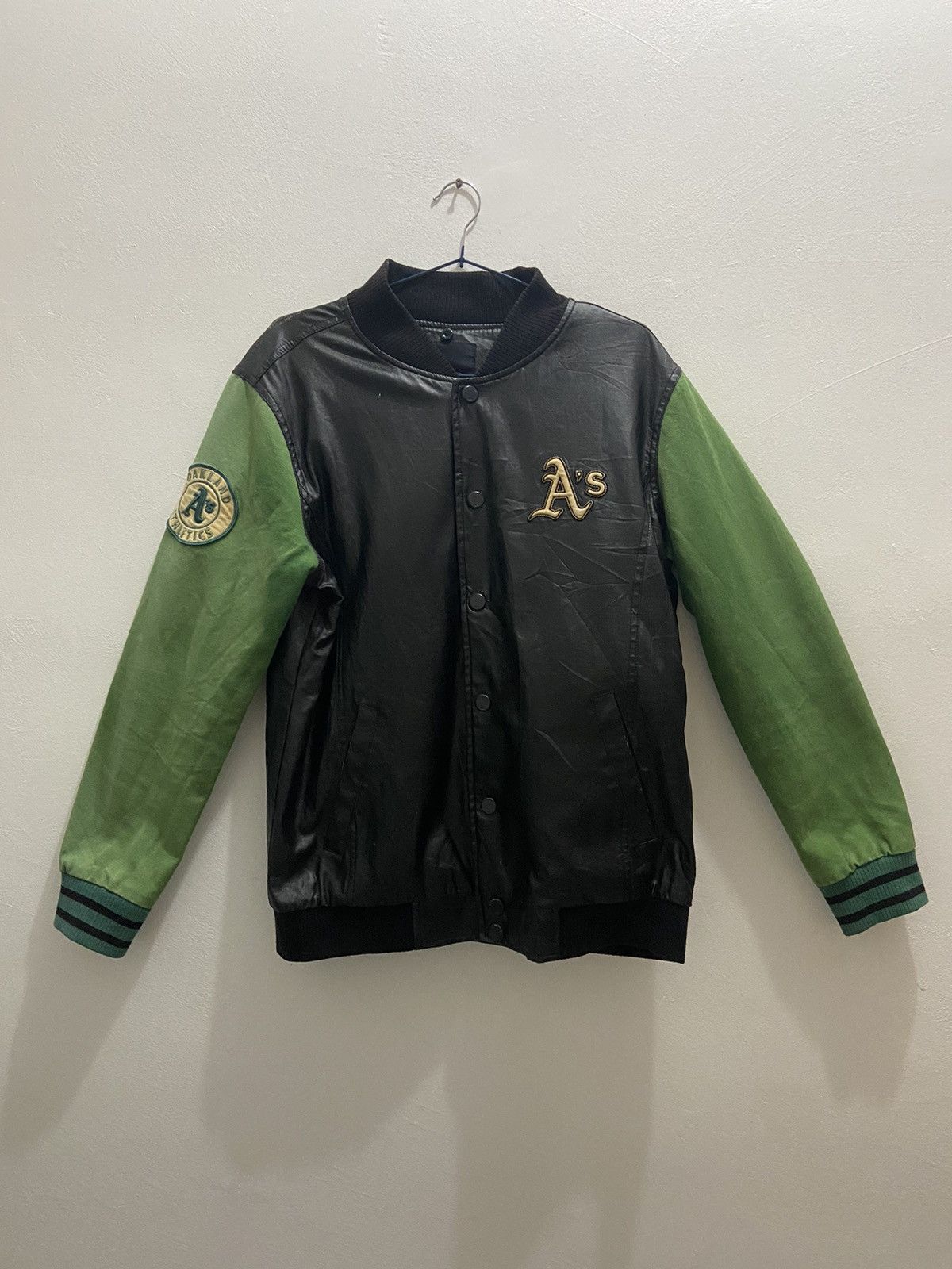 Jacket two mlb sports cloth and two buttons damaged