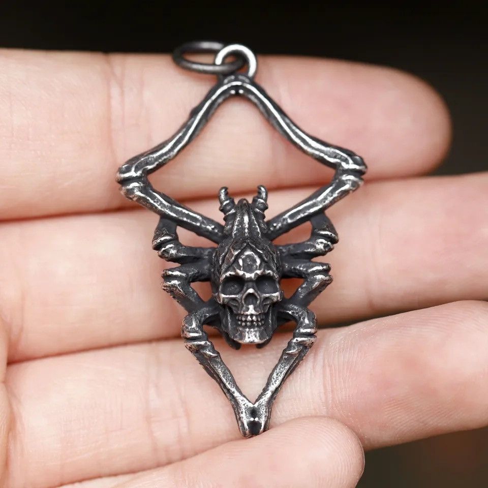Jewelry Creative Rare Spider Pendant Necklaces Size ONE SIZE - 2 Thumbnail